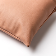 Sierkussen lederlook roze